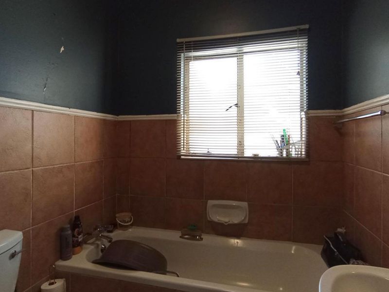 2 Bedrooms, 1 Bathroom Ground floor unit in Equestria estate  - Photo 10