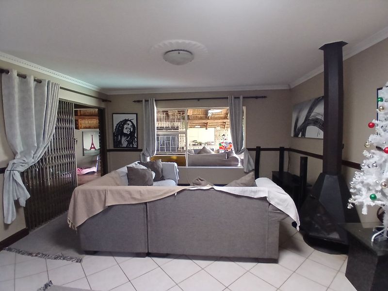 SOLE & EXCLUSIVE MANDATE - Photo 3