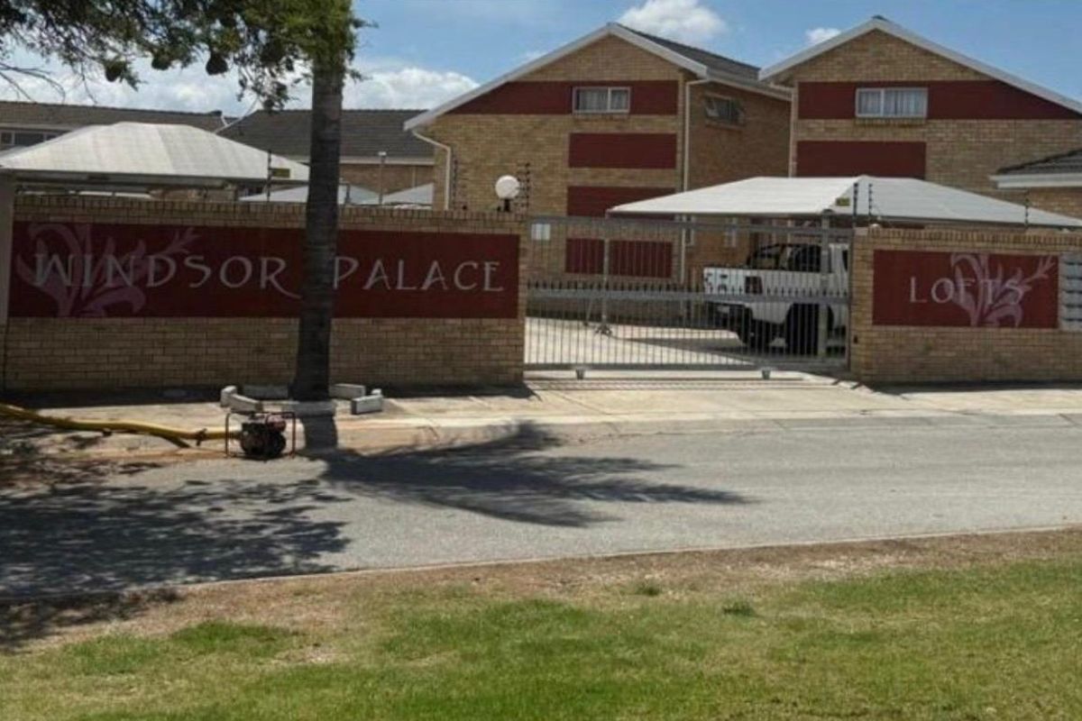 The MOST AFFORDABLE LIVING IN TOWN!!! Charming Lock Up & Go Lifestyle Unit / Perfect Investment - Photo 4