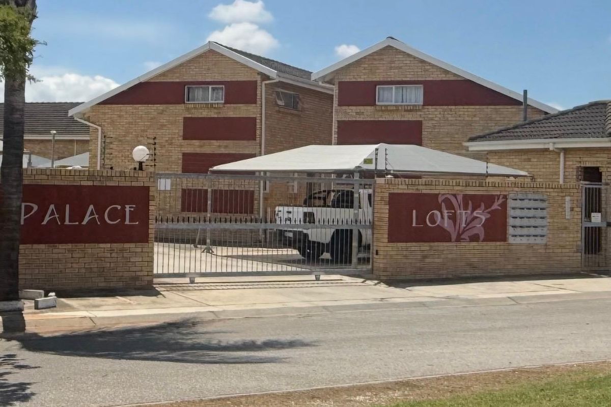 The MOST AFFORDABLE LIVING IN TOWN!!! Charming Lock Up & Go Lifestyle Unit / Perfect Investment - Photo 2