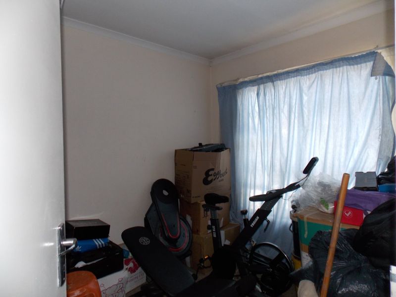 3 Bedroom Houses in Sharon Park  - Photo 7