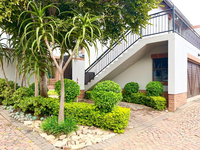 Immaculate 4 Bedroom Townhouse | Solar Backup | Heritage Hill Estate  - Photo 2