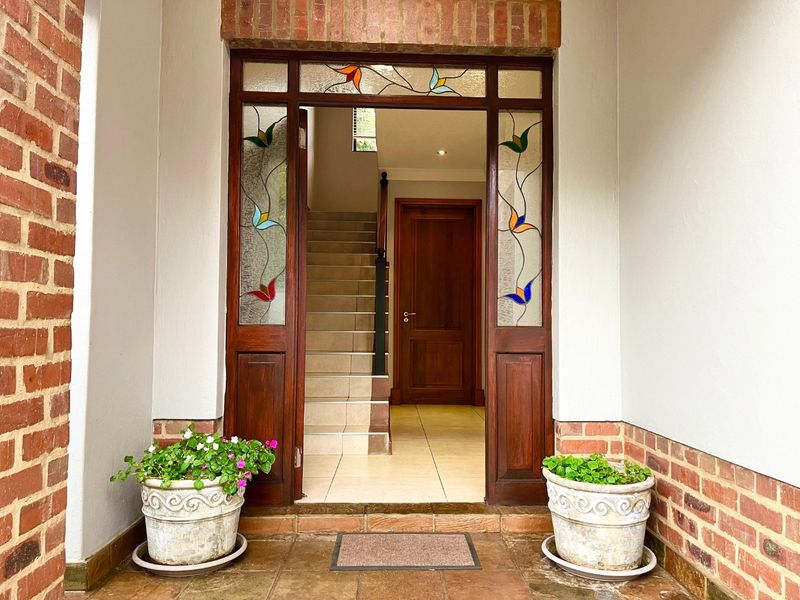 Immaculate 4 Bedroom Townhouse | Solar Backup | Heritage Hill Estate  - Photo 9