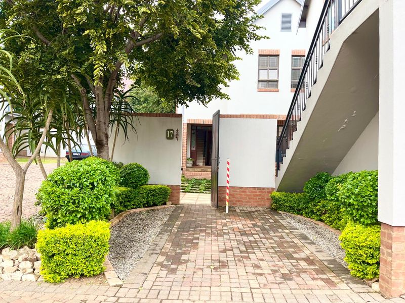 Immaculate 4 Bedroom Townhouse | Solar Backup | Heritage Hill Estate  - Photo 3
