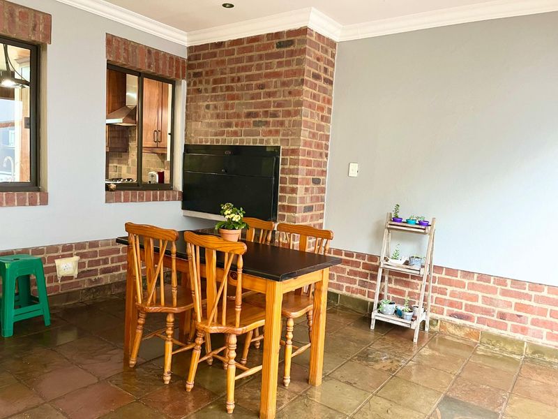 Immaculate 4 Bedroom Townhouse | Solar Backup | Heritage Hill Estate  - Photo 7