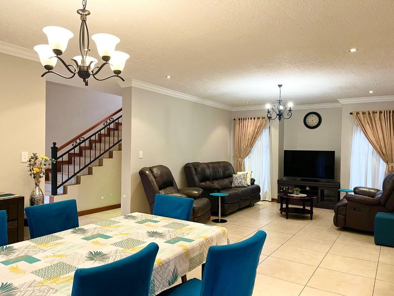 Immaculate 4 Bedroom Townhouse | Solar Backup | Heritage Hill Estate  - Photo 8