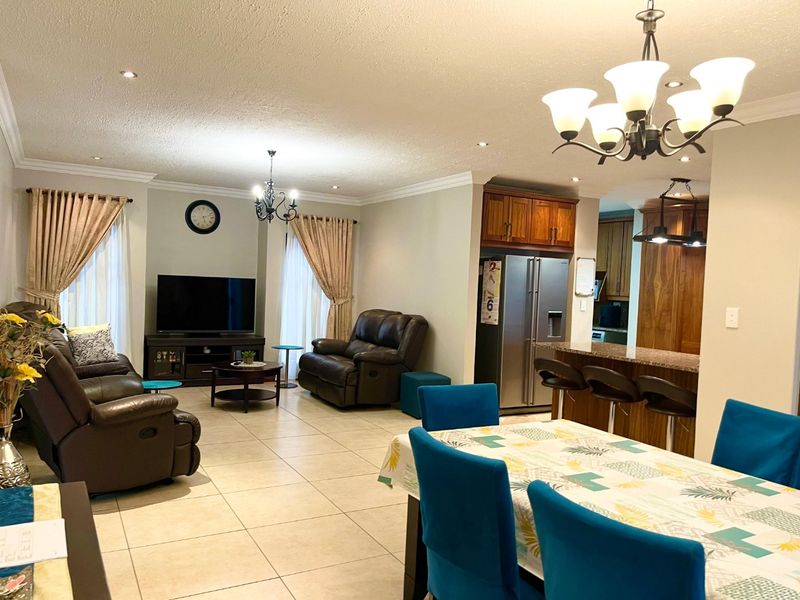 Immaculate 4 Bedroom Townhouse | Solar Backup | Heritage Hill Estate  - Photo 7