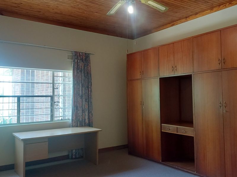 9-Bedroom Property. Commune Rights - Photo 10