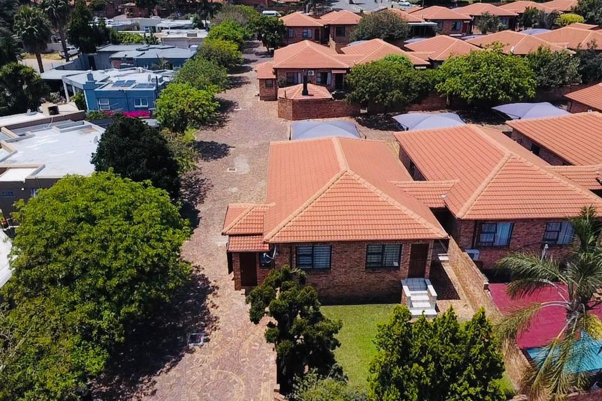 Secure and Modern Estate Living - Photo 2