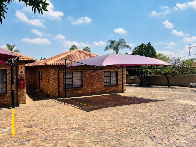 Secure and Modern Estate Living - Photo 5