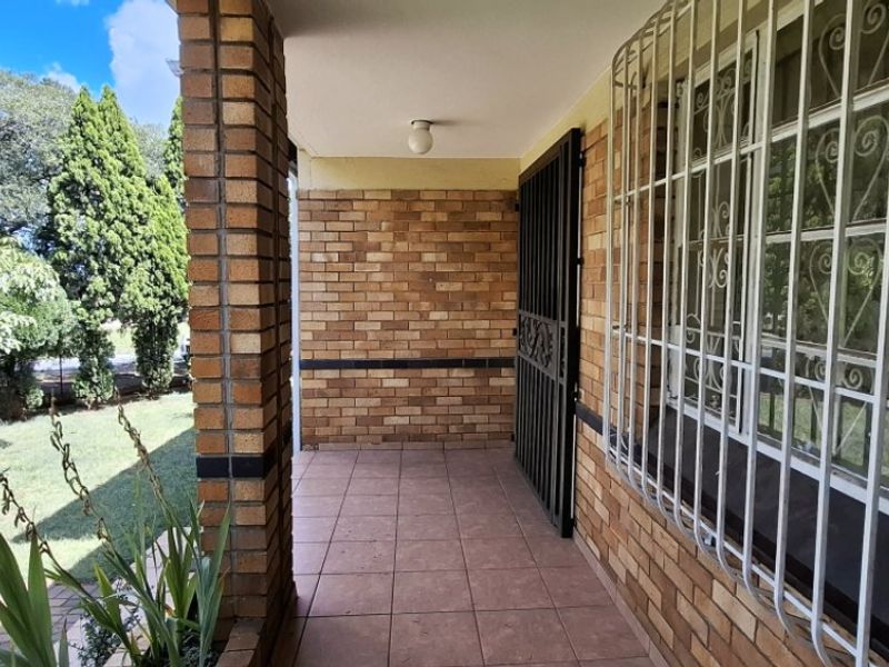 Spacious 3-Bedroom Home on a Prime Corner Stand - Photo 3