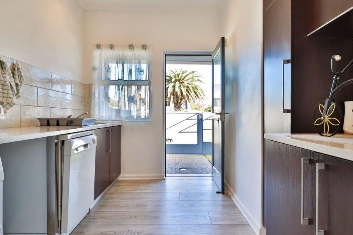 Perfectly Located... Walking Distance to the Beach !!! - Photo 5