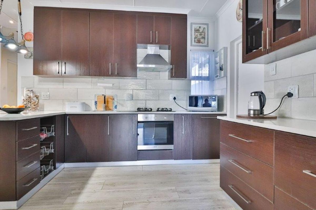 Perfectly Located... Walking Distance to the Beach !!! - Photo 3