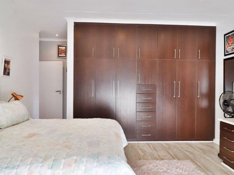 Perfectly Located... Walking Distance to the Beach !!! - Photo 10