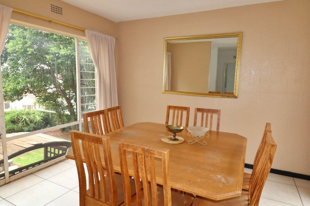 Stunning 3 Bedroom, 2 Bathroom and Pet Friendly. - Photo 5
