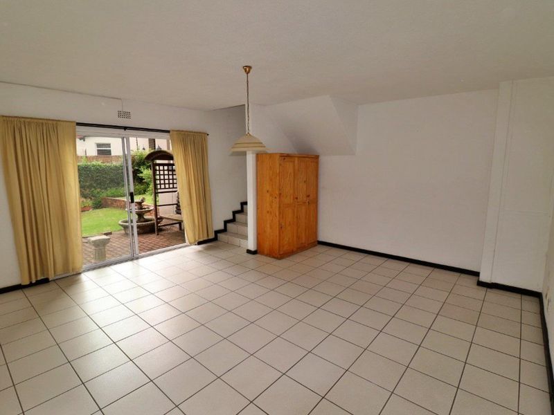 Stunning 3 Bedroom, 2 Bathroom and Pet Friendly. - Photo 10