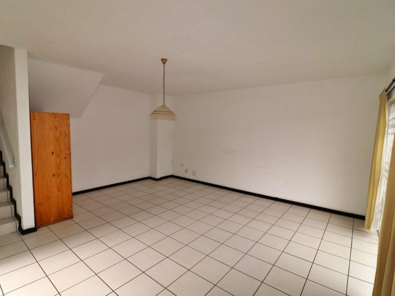 Stunning 3 Bedroom, 2 Bathroom and Pet Friendly. - Photo 9