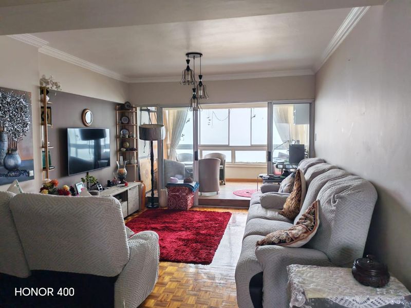 Coastal Sophistication: Frontline 2-Bed Shareblock Apartment on the Golden Mile - Photo 2