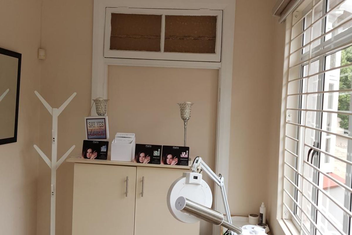 Price Reduce: High-Exposure Versatile Commercial Space with Dual Access & Parking on Musgrave Road - Photo 4