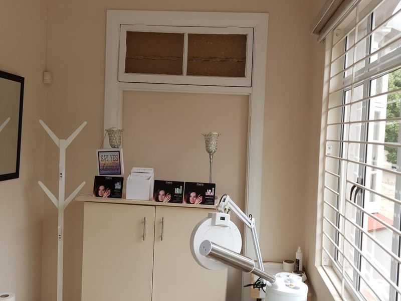 Price Reduce: High-Exposure Versatile Commercial Space with Dual Access & Parking on Musgrave Road - Photo 4