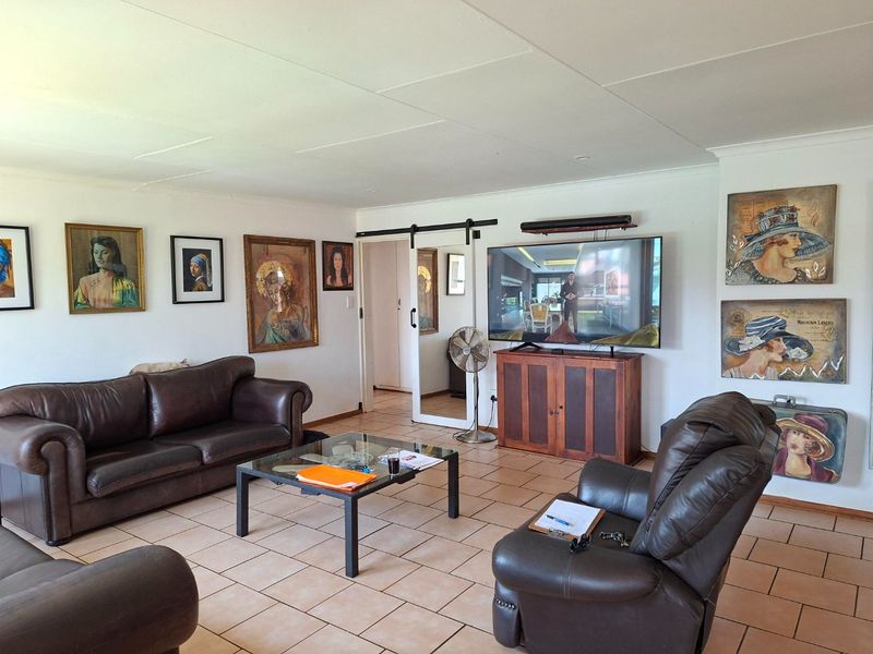 Immaculate Three Bedroom Home Montana Gardens - Photo 7