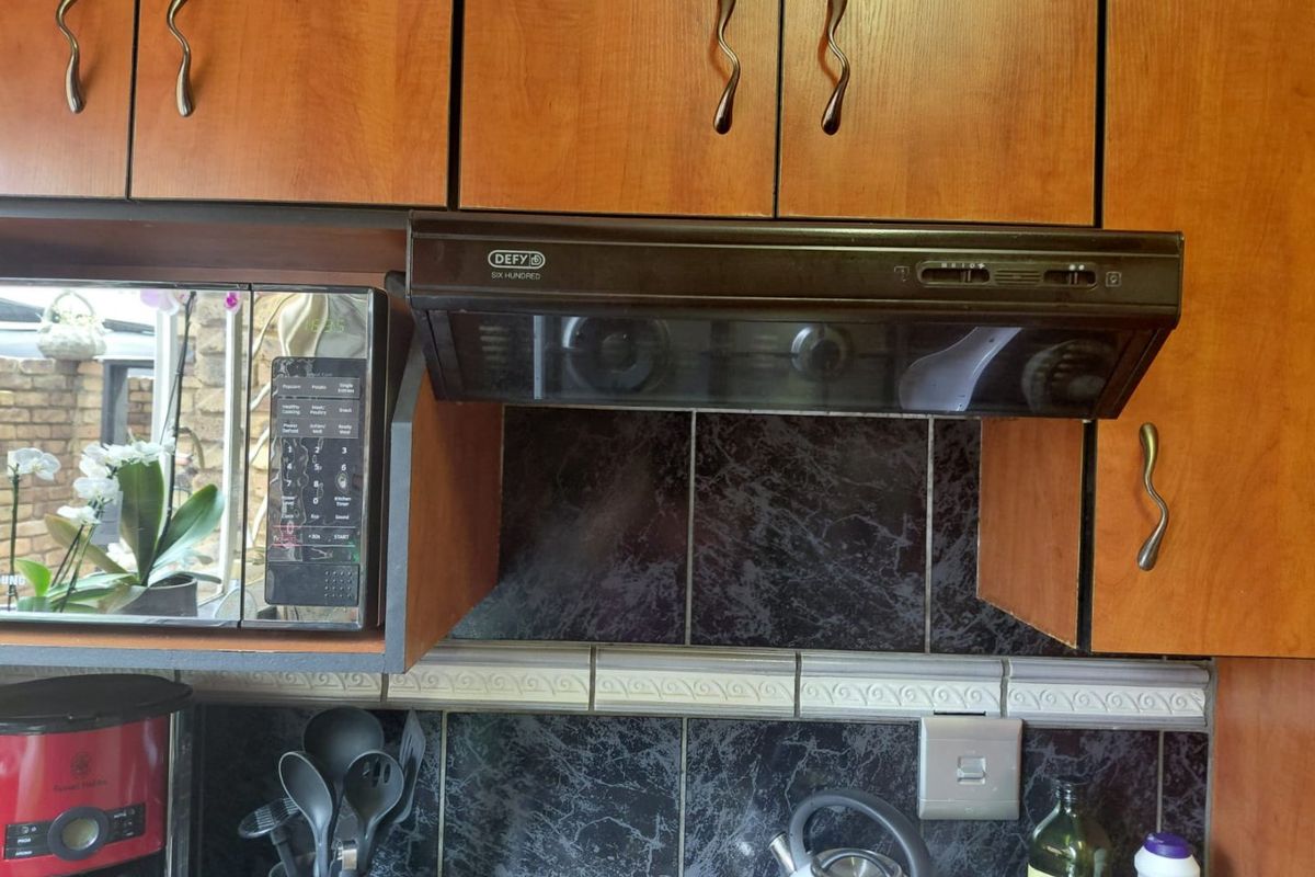 Spacious Three Bedroom Duplex In Wonderboom - Photo 3