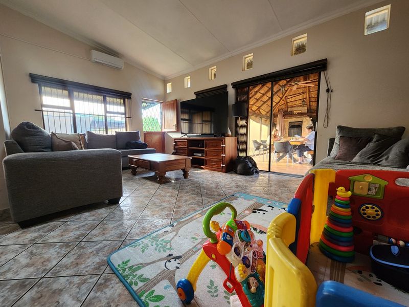 Stylish Family Home In Secure Estate - Photo 10