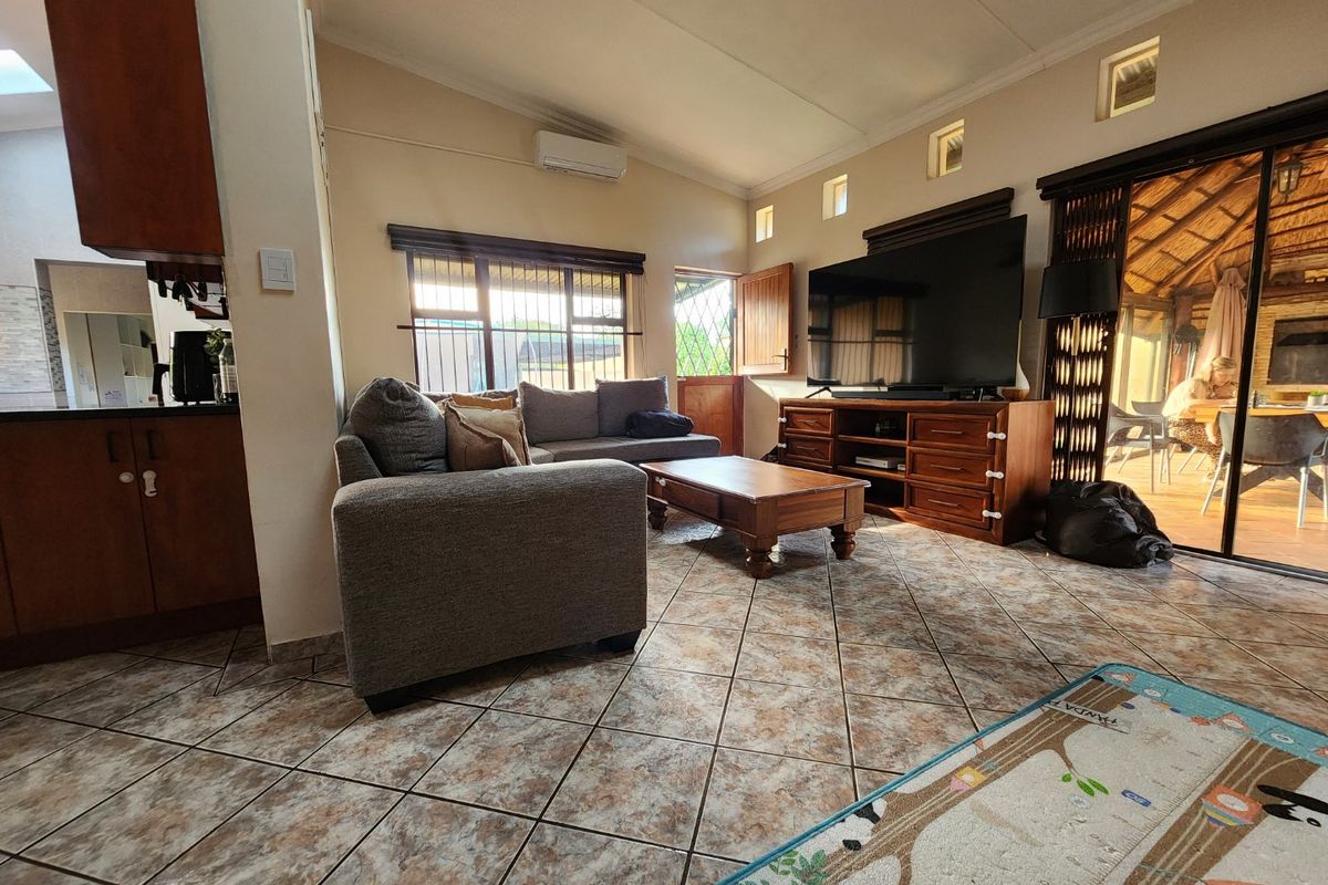 Stylish Family Home In Secure Estate - Photo 4