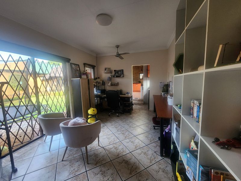 Stylish Family Home In Secure Estate - Photo 8