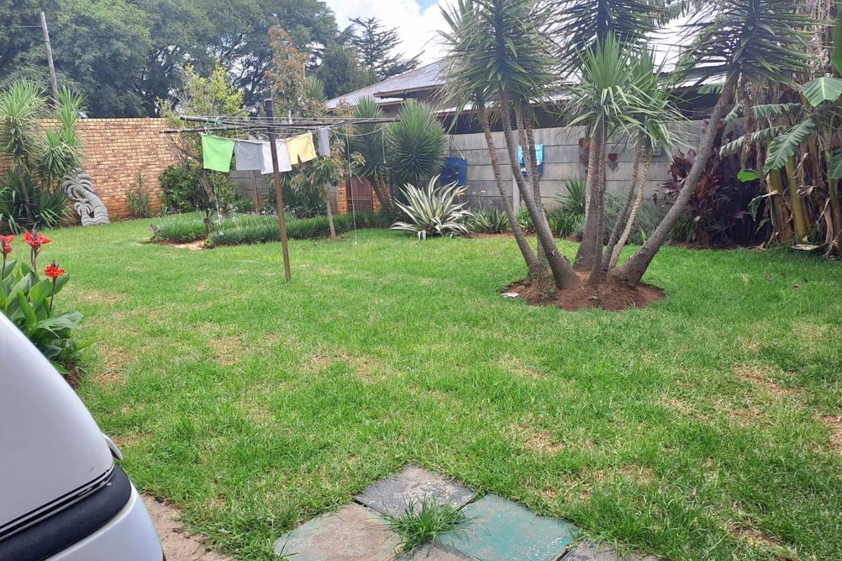 Spacious Family Home Full Potential - Photo 3