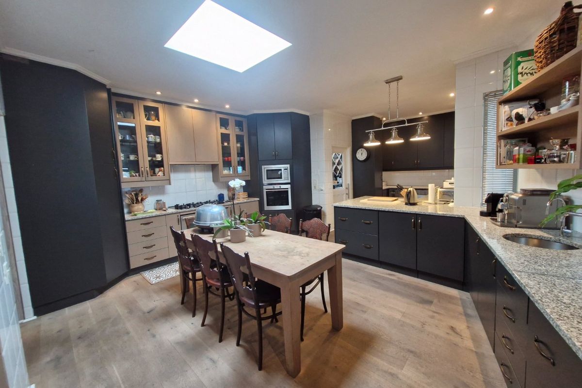 Different Class Altogether - A Sandton Penthouse for Those Who’ve Arrived - Photo 2