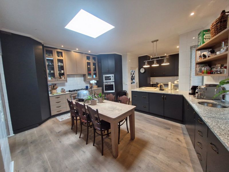 Different Class Altogether - A Sandton Penthouse for Those Who’ve Arrived - Photo 2