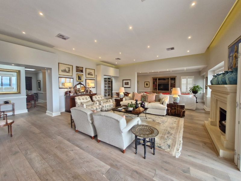 Different Class Altogether - A Sandton Penthouse for Those Who’ve Arrived - Photo 7