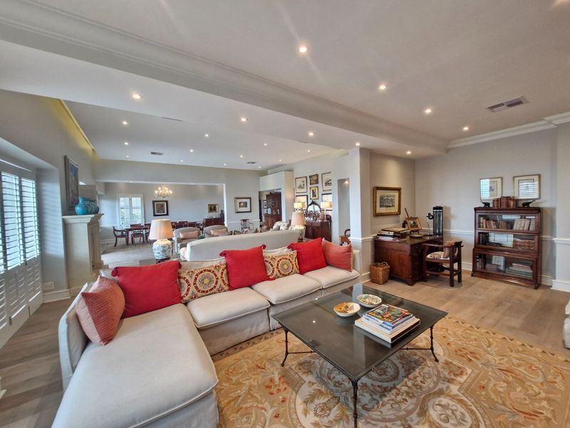 Different Class Altogether - A Sandton Penthouse for Those Who’ve Arrived - Photo 6