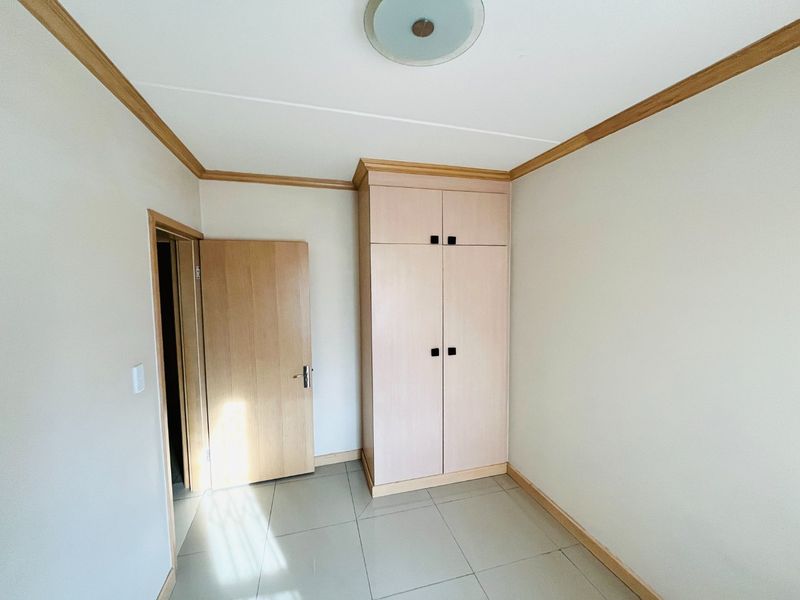 Two bedroom & 1 bathroom luxaryn Ground-floor apartment in Midrand, get in touch! - Photo 8