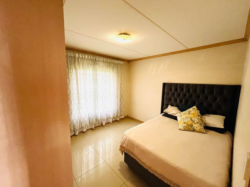 Two bedroom & 1 bathroom luxaryn Ground-floor apartment in Midrand, get in touch! - Photo 7