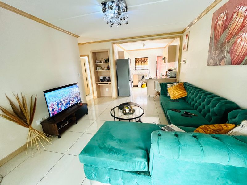 Two bedroom & 1 bathroom luxaryn Ground-floor apartment in Midrand, get in touch! - Photo 6