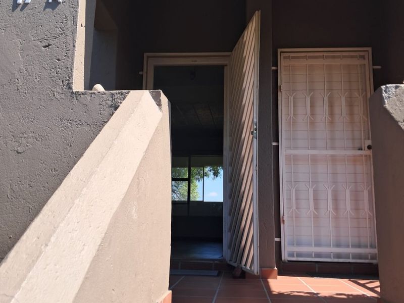 Move-In-Ready 1-Bedroom Unit in Secure Complex - Photo 3
