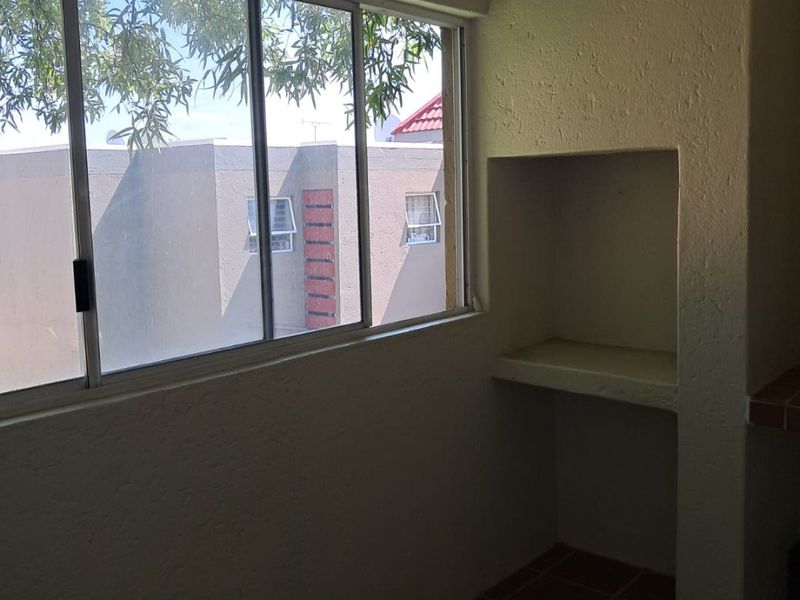Move-In-Ready 1-Bedroom Unit in Secure Complex - Photo 6