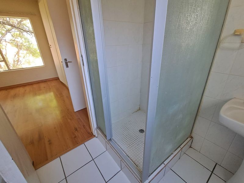 Move-In-Ready 1-Bedroom Unit in Secure Complex - Photo 10