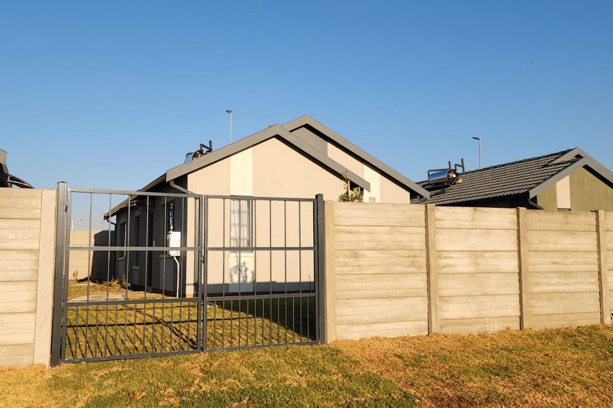 Prime 3-Bed, 2-Bath Family Haven in Sky City – Investor Alert! - Photo 3