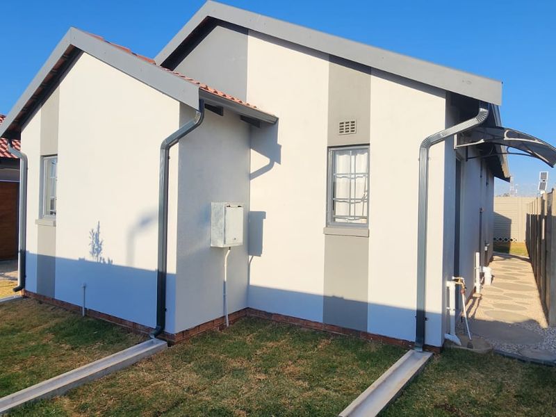 Prime 3-Bed, 2-Bath Family Haven in Sky City – Investor Alert! - Photo 2