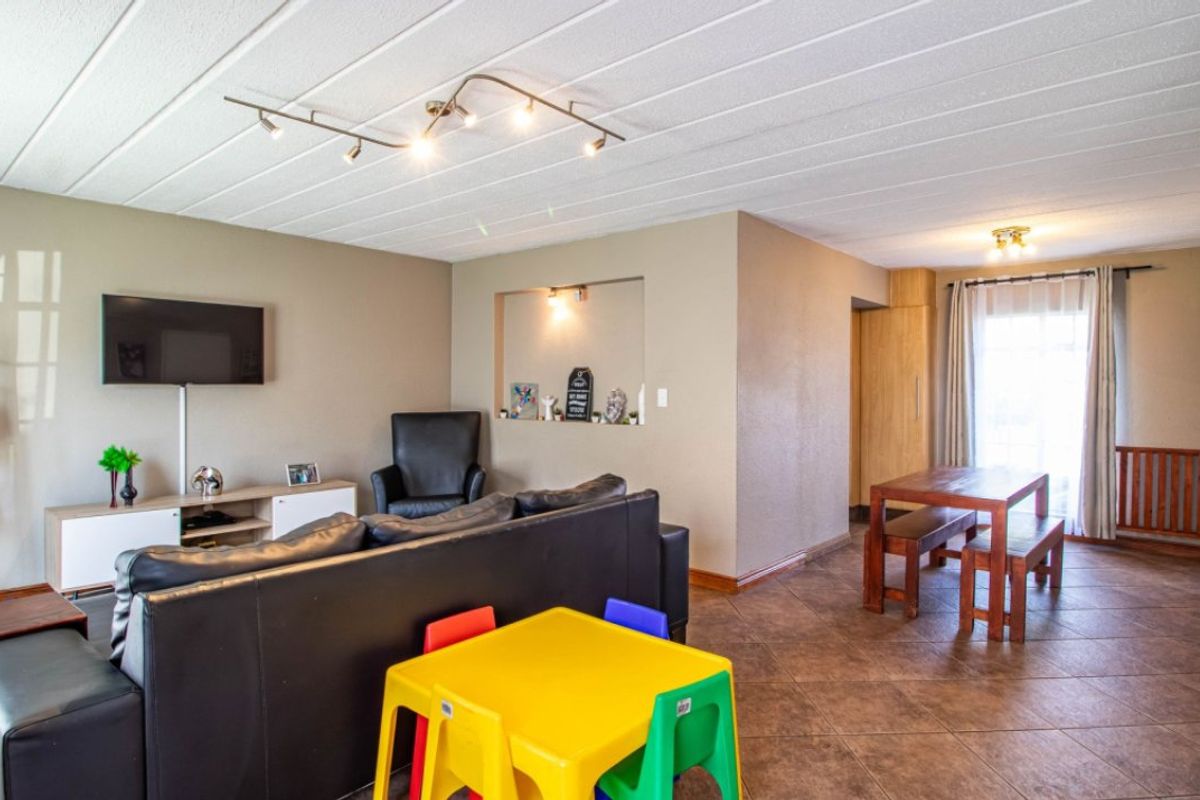 Stylish 3-Bedroom Duplex with Garden, Pool & Top Security - Photo 4