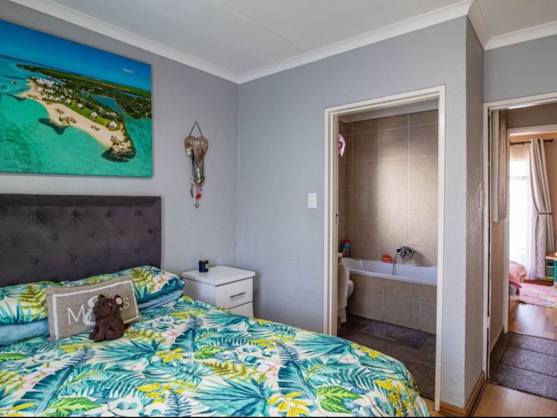 Stylish 3-Bedroom Duplex with Garden, Pool & Top Security - Photo 9