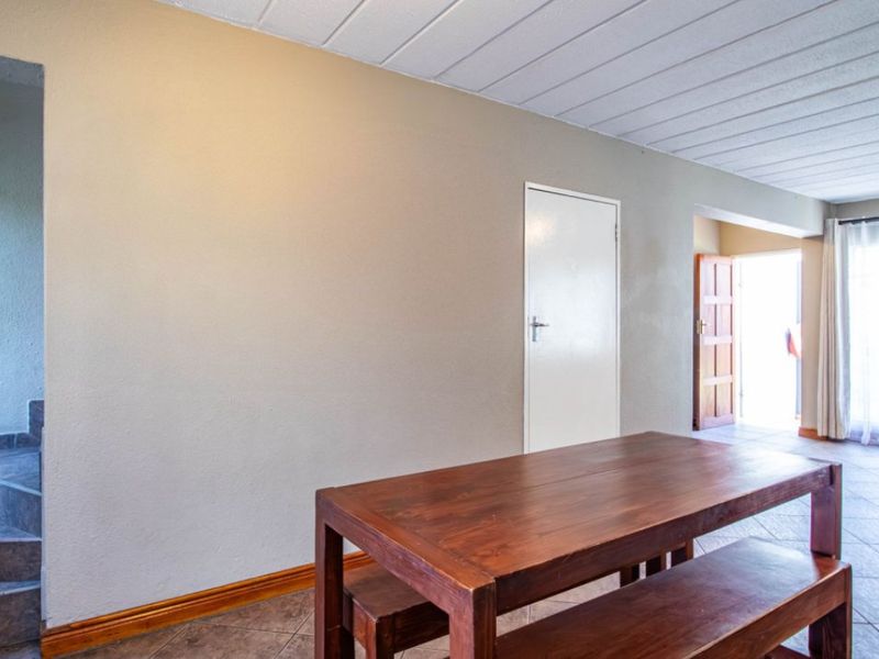 Stylish 3-Bedroom Duplex with Garden, Pool & Top Security - Photo 6