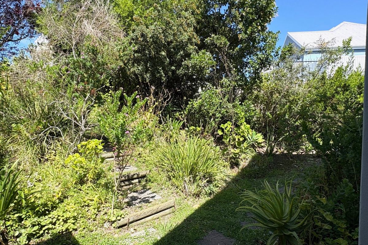 A Versatile Modern Home in Green Pastures Estate - Photo 4