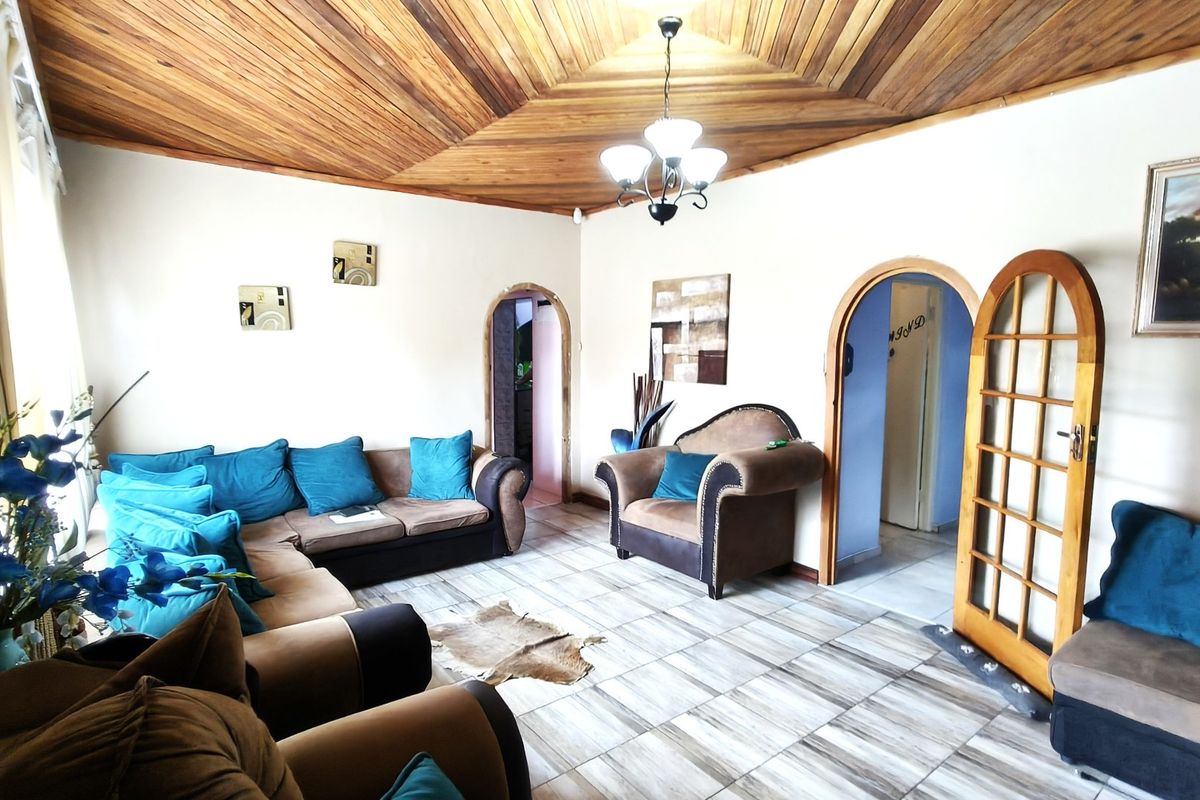 Large Home Ideal For The Extended Family - Photo 5