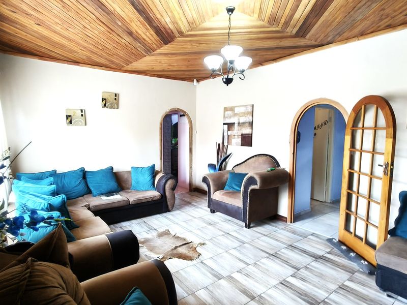 Large Home Ideal For The Extended Family - Photo 5