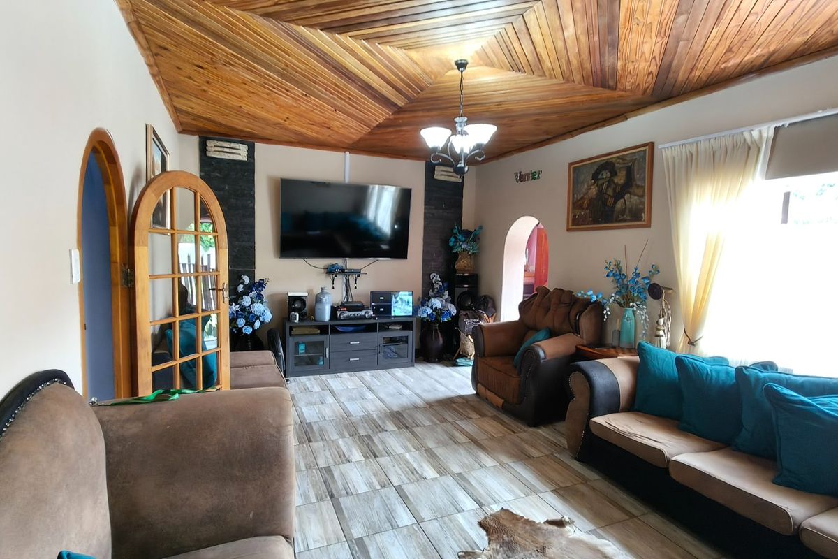 Large Home Ideal For The Extended Family - Photo 4