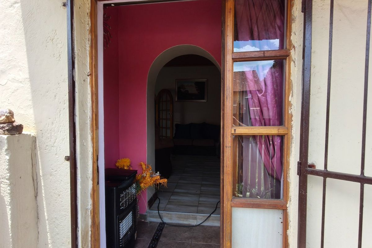 Large Home Ideal For The Extended Family - Photo 2